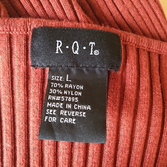 3/$10 RQT Senna Red Square Neck Short Sleeved Ribbed Knit Sweater  Large - Picture 5 of 5